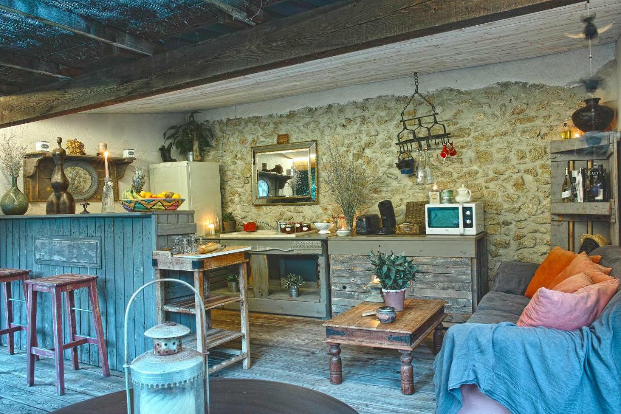 Bed and Breakfast Le Moulin De Picaud Grans Экстерьер фото